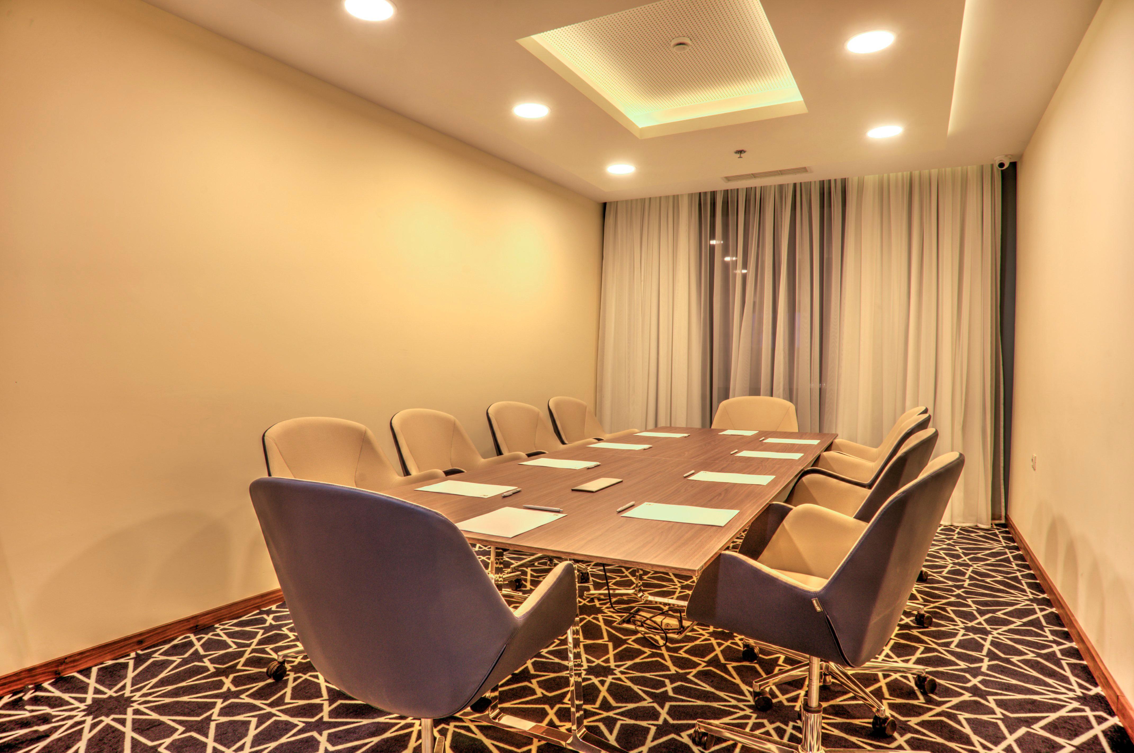 Holiday Inn Plovdiv By Ihg Exterior photo