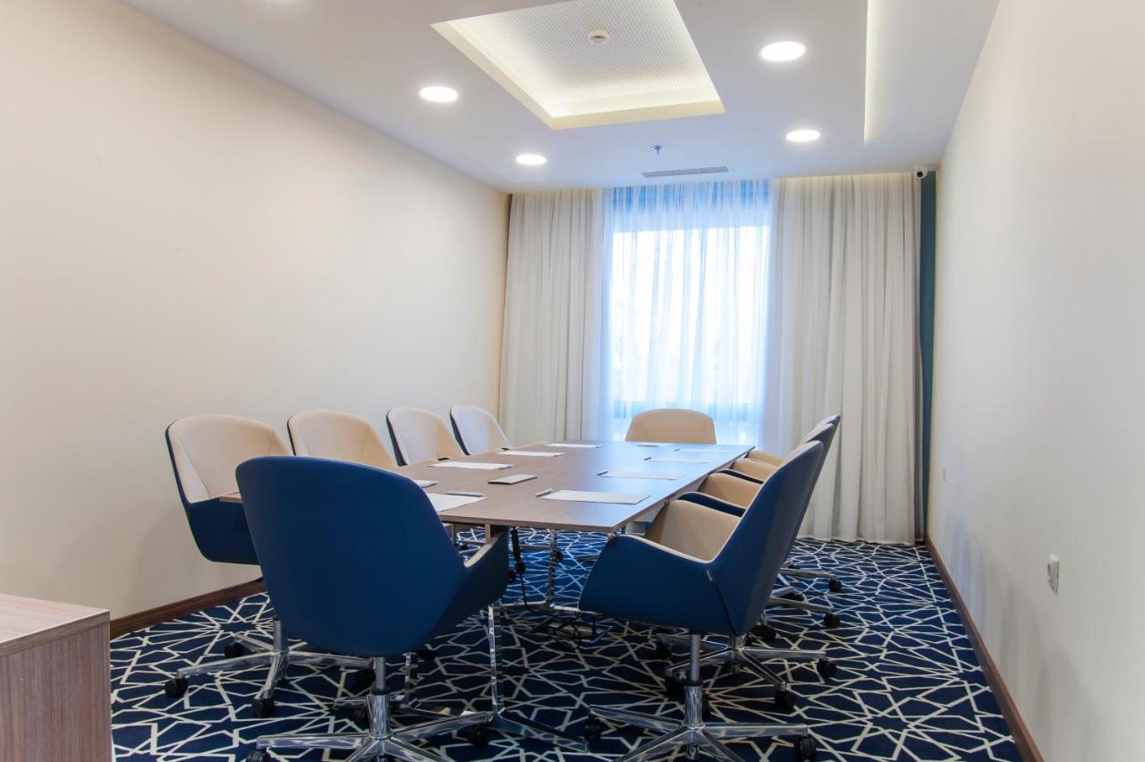 Holiday Inn Plovdiv By Ihg Exterior photo