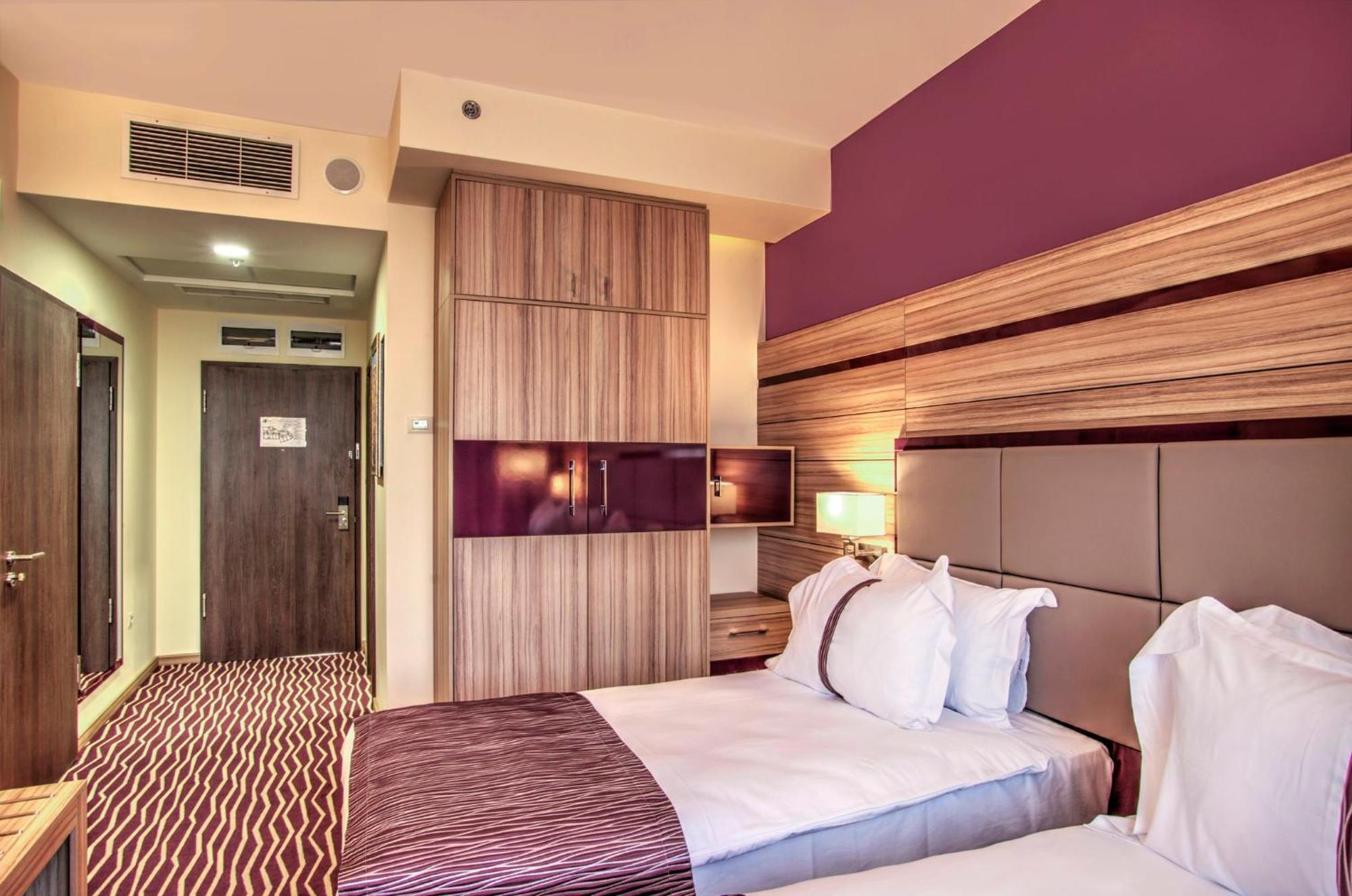 Holiday Inn Plovdiv By Ihg Exterior photo