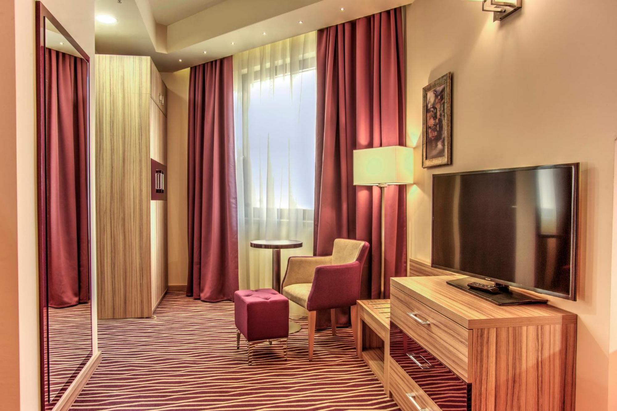 Holiday Inn Plovdiv By Ihg Exterior photo