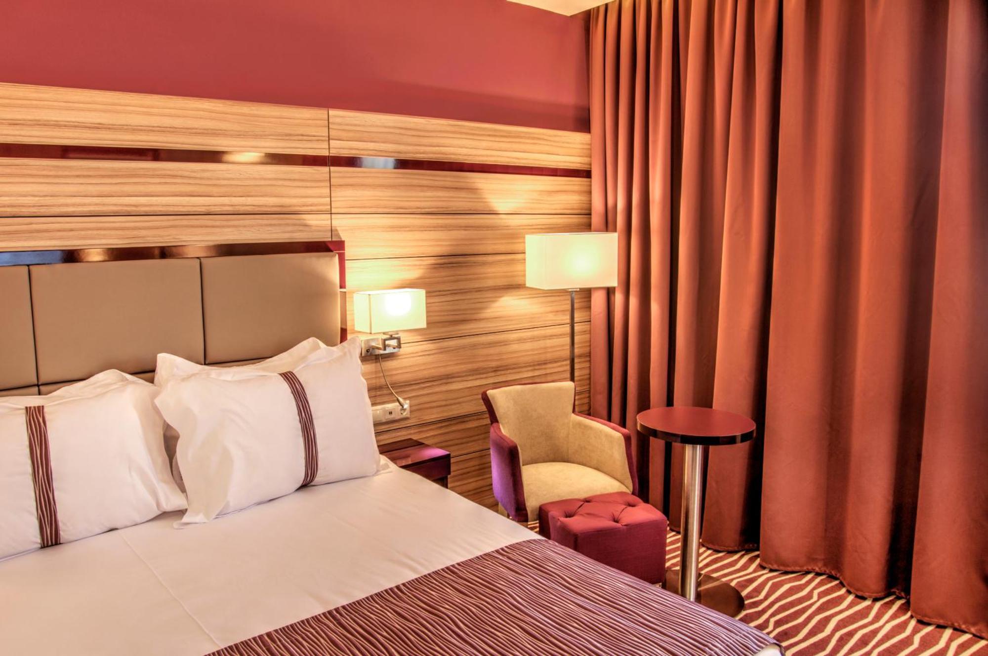 Holiday Inn Plovdiv By Ihg Exterior photo