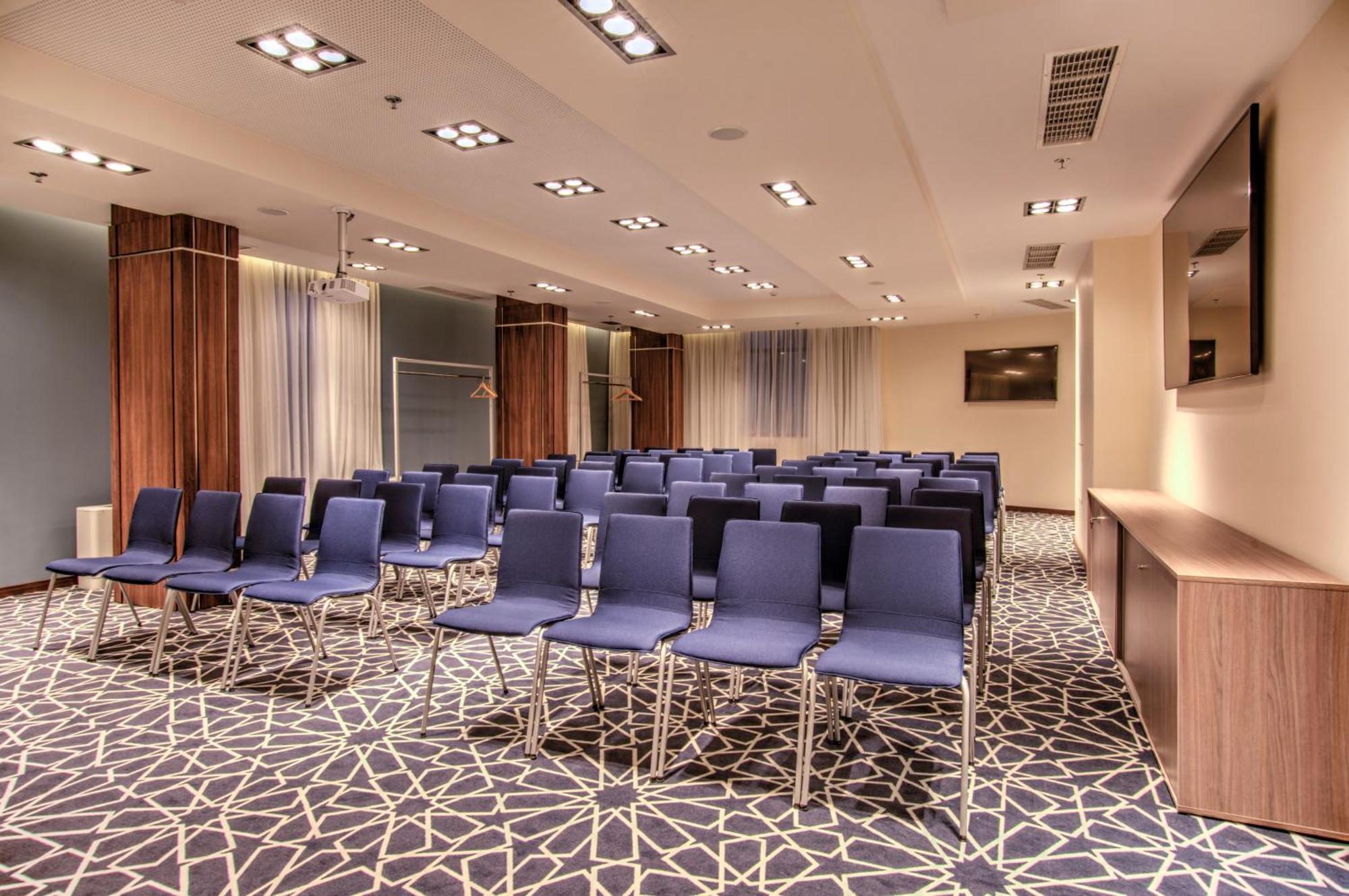 Holiday Inn Plovdiv By Ihg Exterior photo