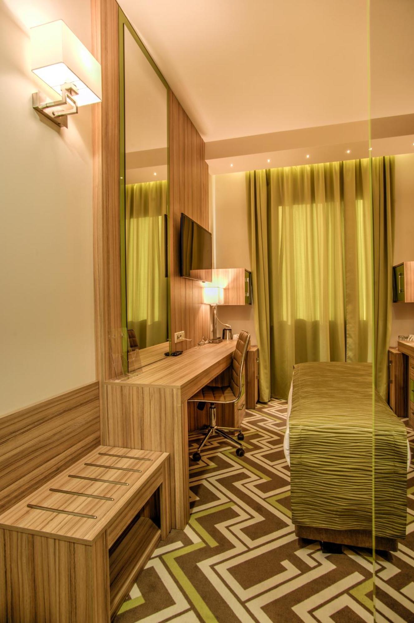 Holiday Inn Plovdiv By Ihg Exterior photo